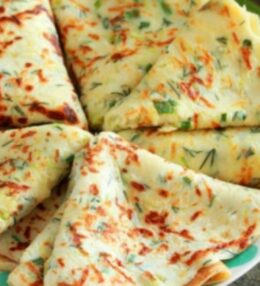 Skvělé CUKETOVÉ PALACINKY se sýrem a bylinkami: Tyto Nám chutnají úplně že nejvíc!